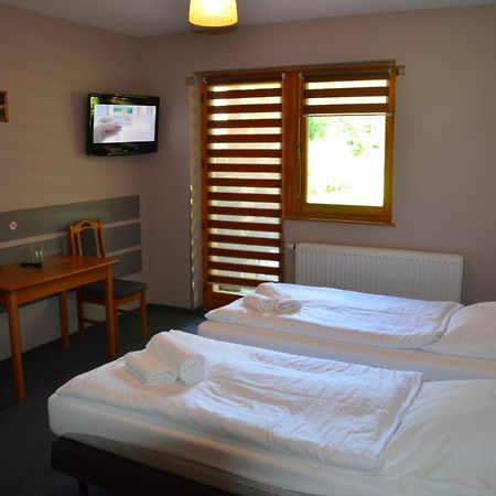 Hotel Tenis Chrzastowice Экстерьер фото