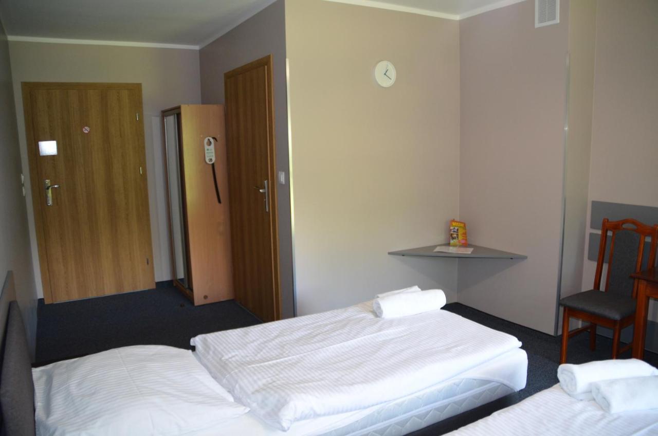 Hotel Tenis Chrzastowice Экстерьер фото