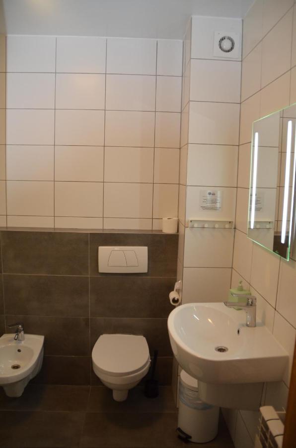 Hotel Tenis Chrzastowice Экстерьер фото