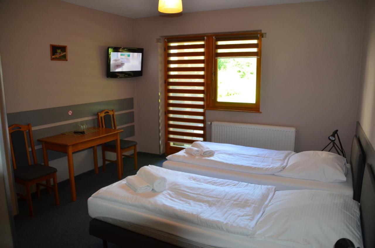 Hotel Tenis Chrzastowice Экстерьер фото