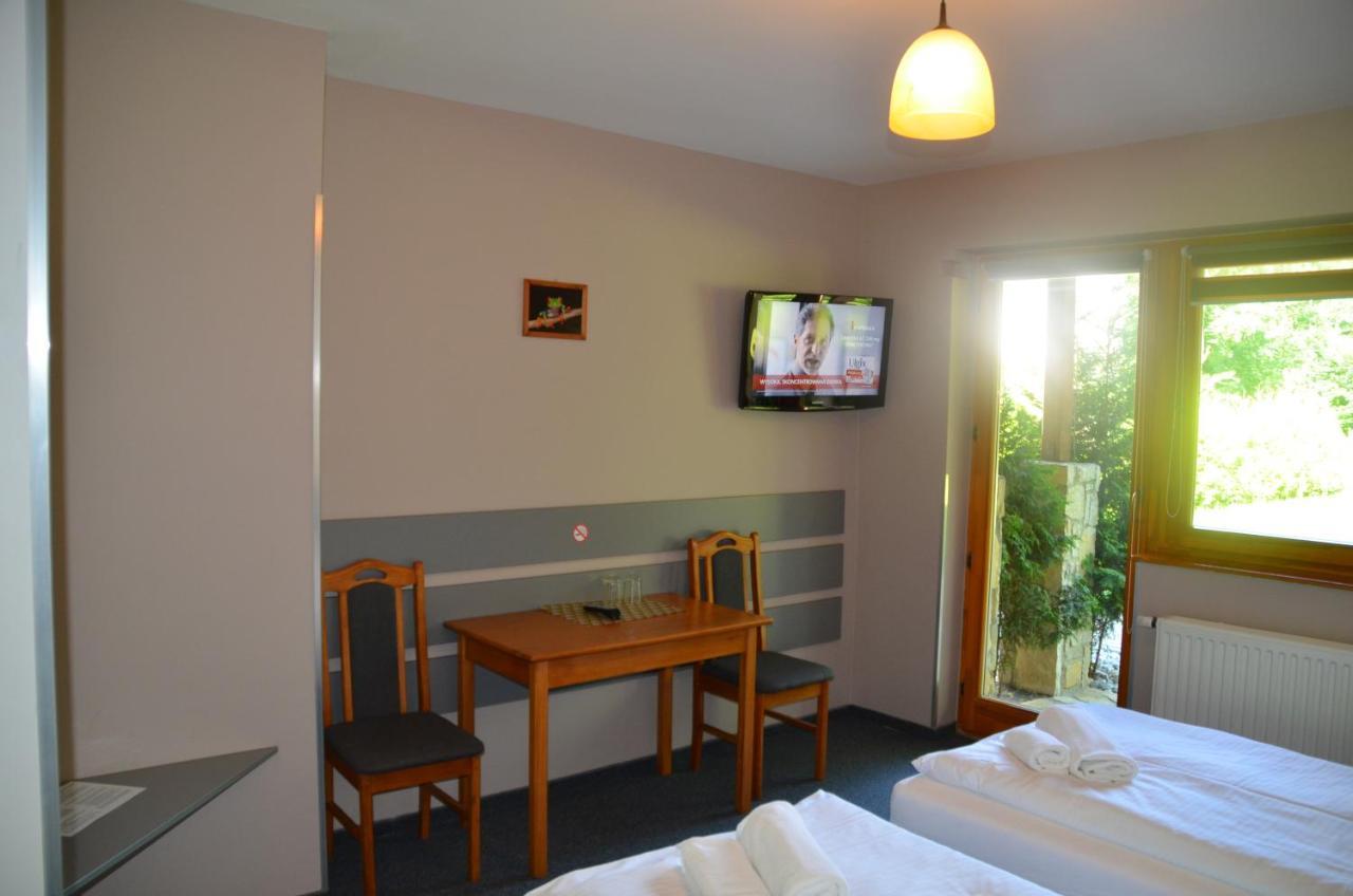 Hotel Tenis Chrzastowice Экстерьер фото