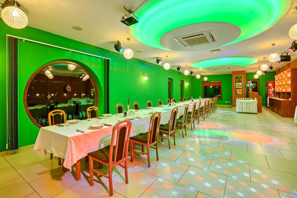 Hotel Tenis Chrzastowice Экстерьер фото
