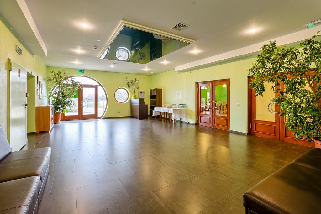 Hotel Tenis Chrzastowice Экстерьер фото