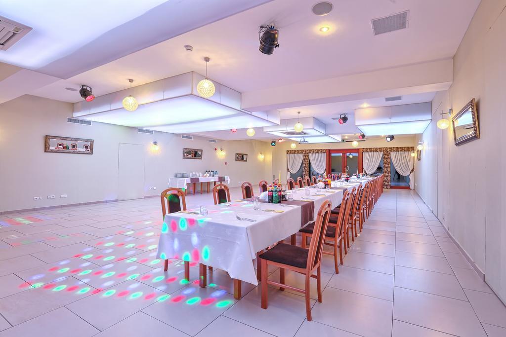Hotel Tenis Chrzastowice Экстерьер фото