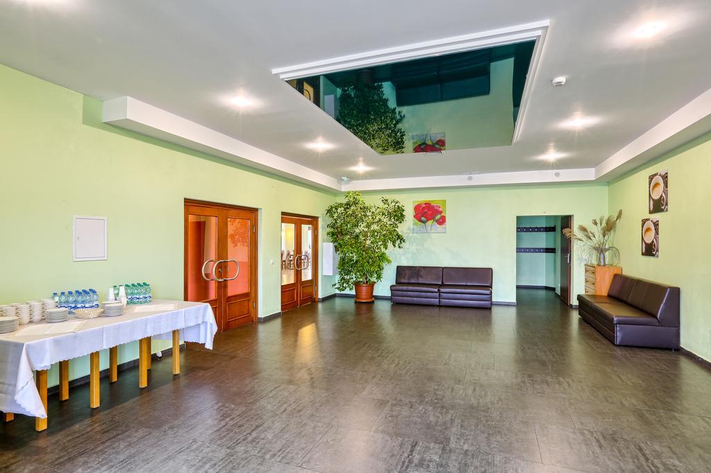 Hotel Tenis Chrzastowice Экстерьер фото